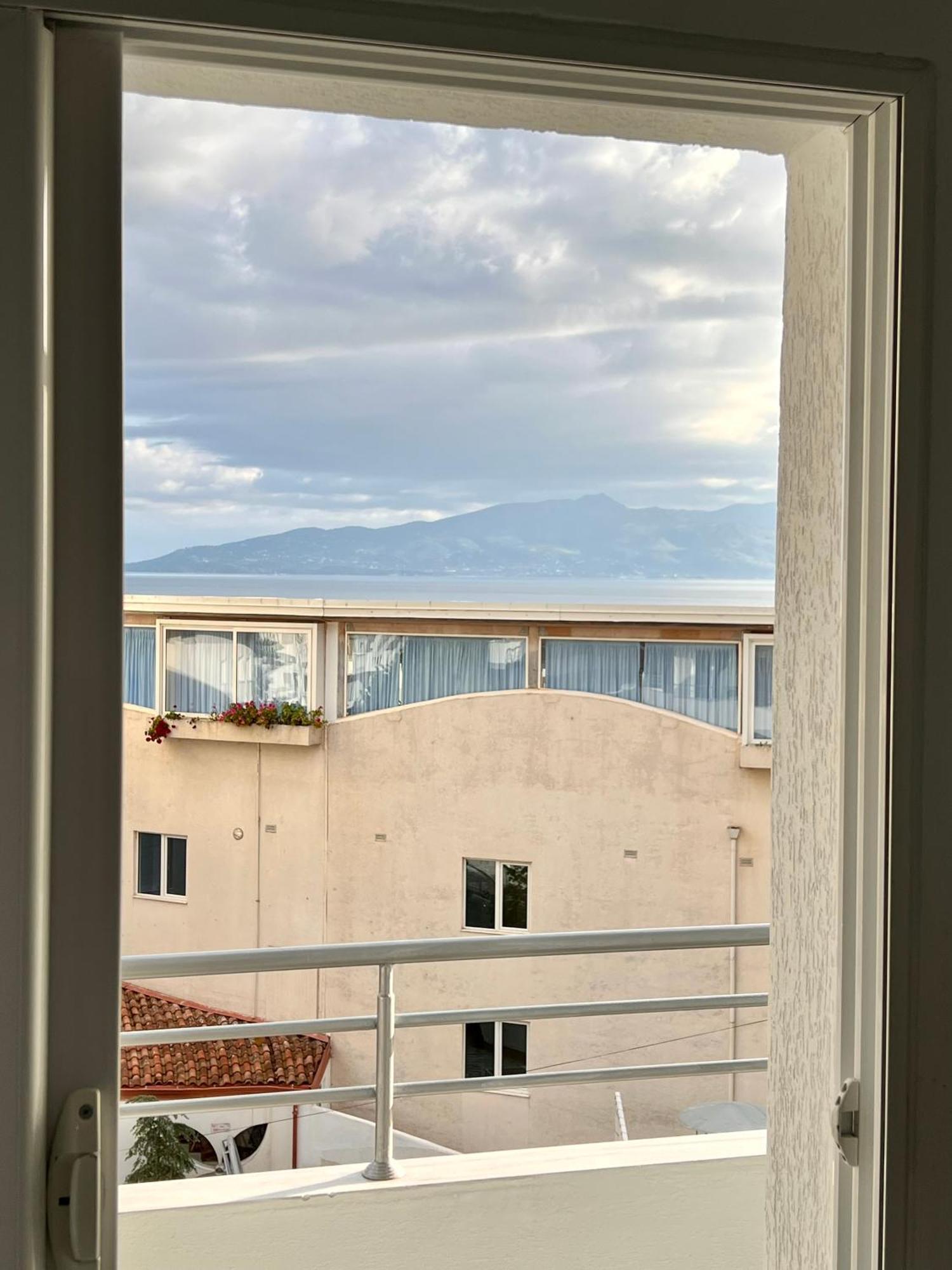 Gjoka Apartments, In Front Of Bougainville Bay Sarande Phòng bức ảnh