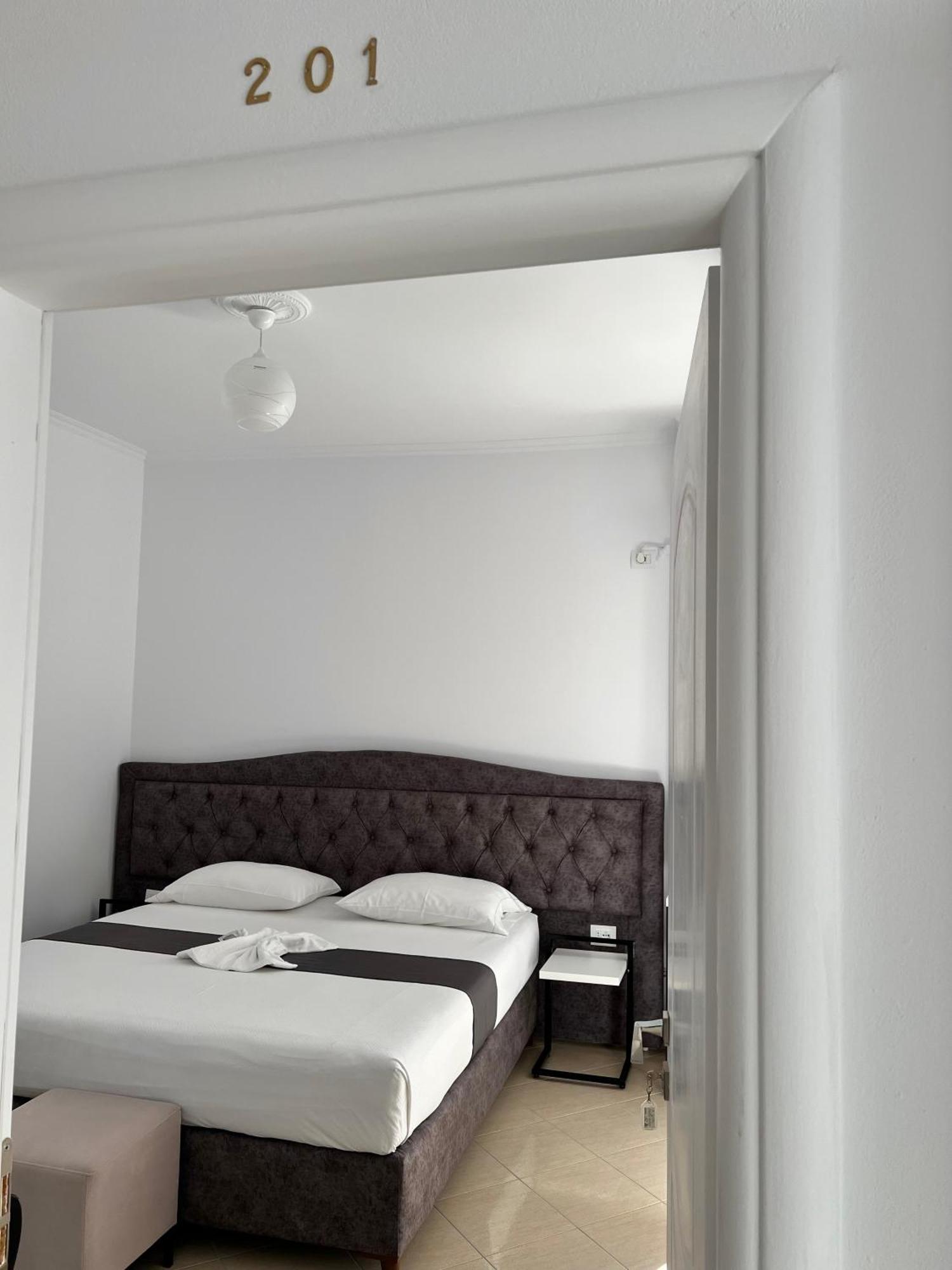 Gjoka Apartments, In Front Of Bougainville Bay Sarande Ngoại thất bức ảnh