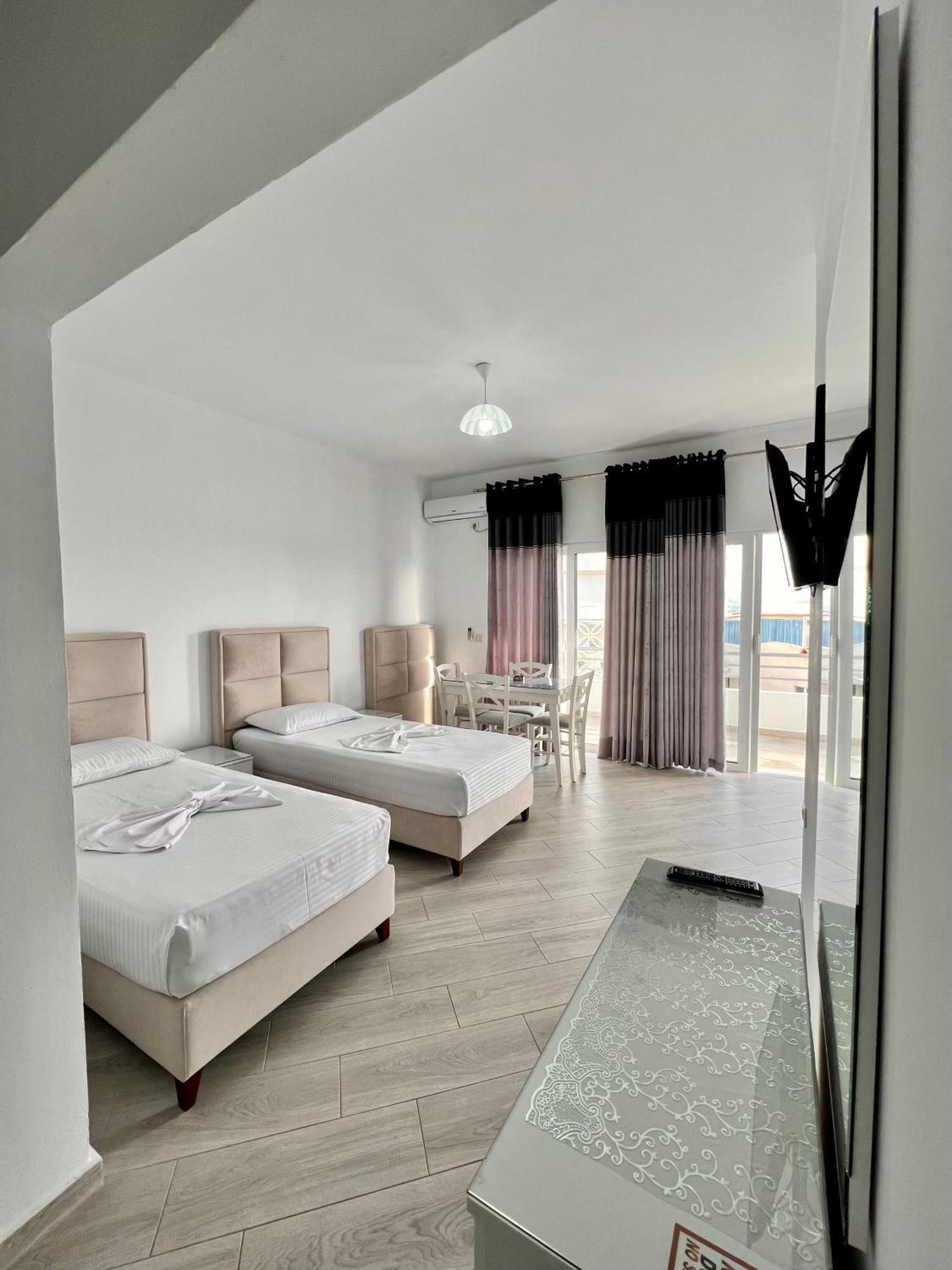 Gjoka Apartments, In Front Of Bougainville Bay Sarande Phòng bức ảnh